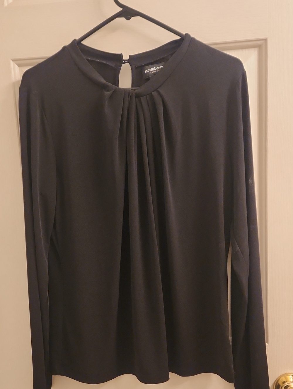 Liz Claiborne Black Pleated Crewneck Long-Sleeve Top